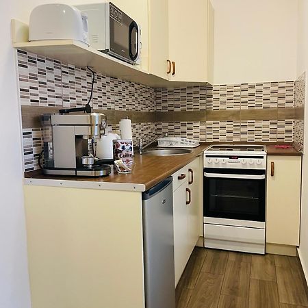 Weninger Studio Apartman Kiskunhalas Eksteriør billede