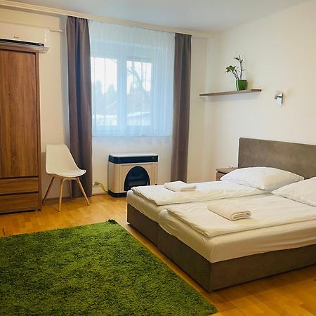 Weninger Studio Apartman Kiskunhalas Eksteriør billede