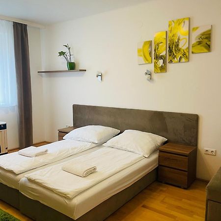 Weninger Studio Apartman Kiskunhalas Eksteriør billede