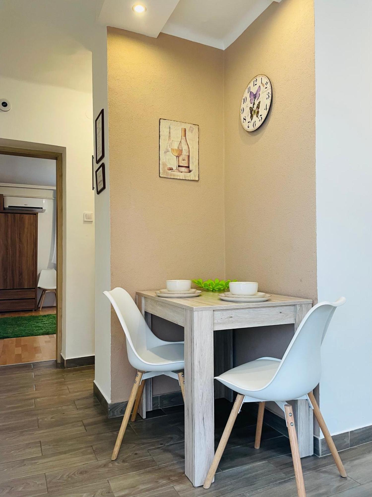 Weninger Studio Apartman Kiskunhalas Eksteriør billede