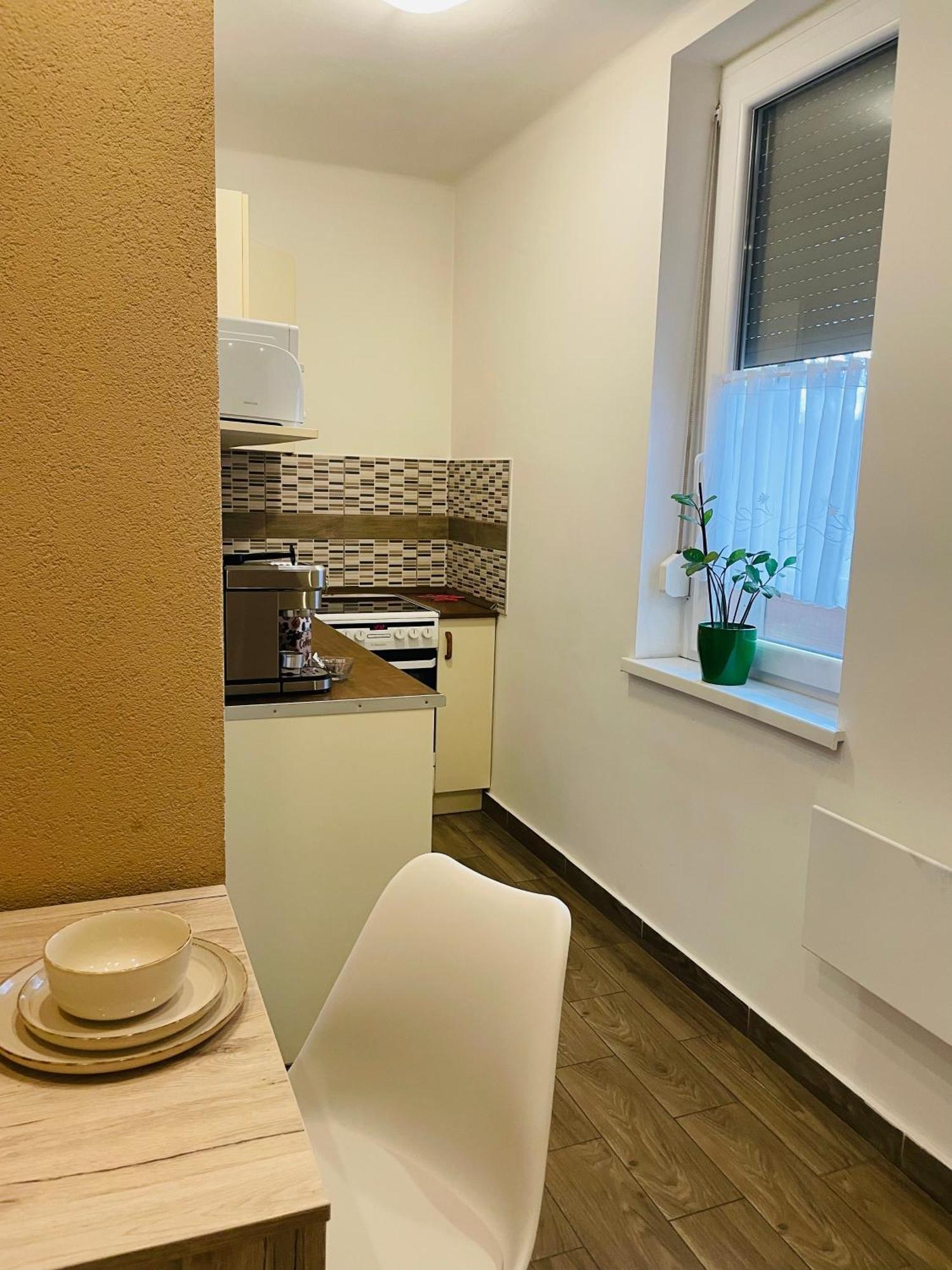 Weninger Studio Apartman Kiskunhalas Eksteriør billede