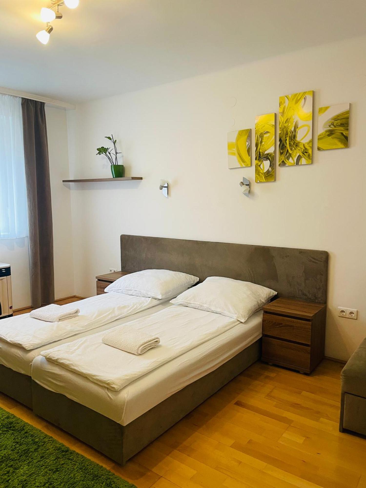 Weninger Studio Apartman Kiskunhalas Eksteriør billede