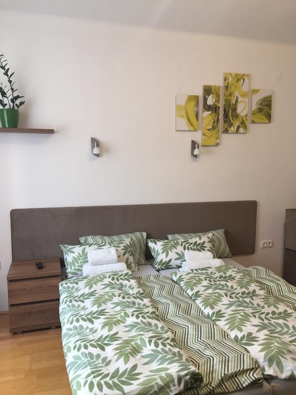 Weninger Studio Apartman Kiskunhalas Eksteriør billede
