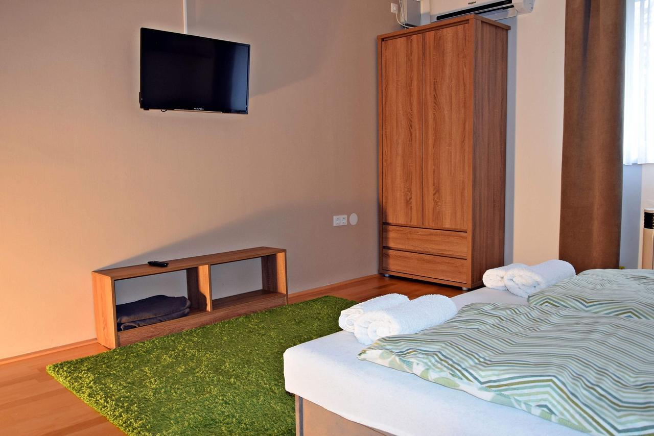 Weninger Studio Apartman Kiskunhalas Eksteriør billede