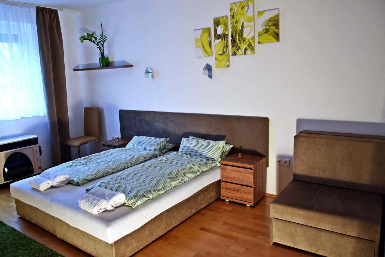 Weninger Studio Apartman Kiskunhalas Eksteriør billede