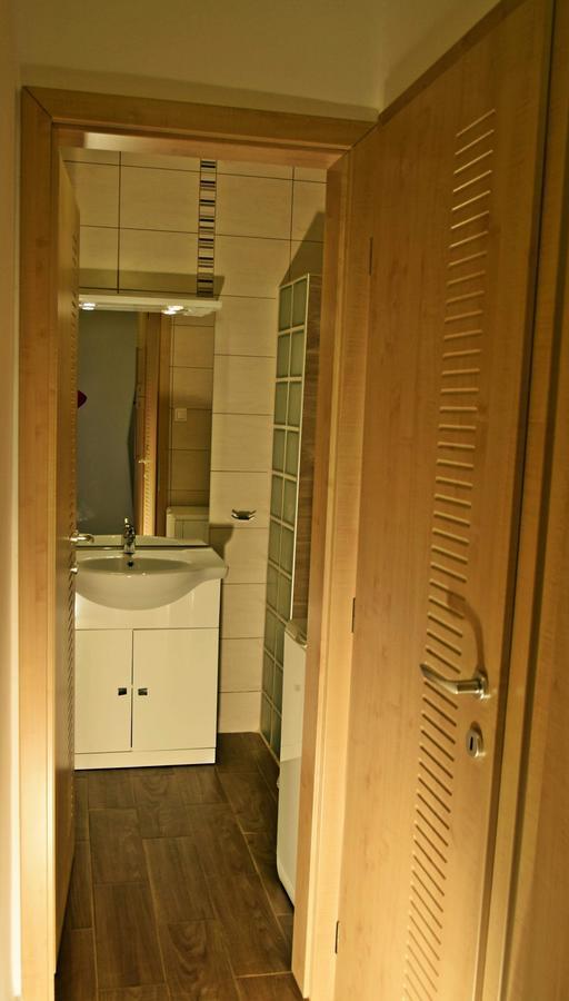 Weninger Studio Apartman Kiskunhalas Eksteriør billede