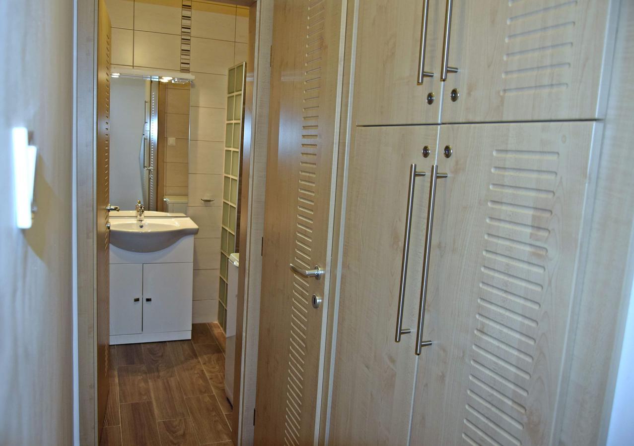 Weninger Studio Apartman Kiskunhalas Eksteriør billede