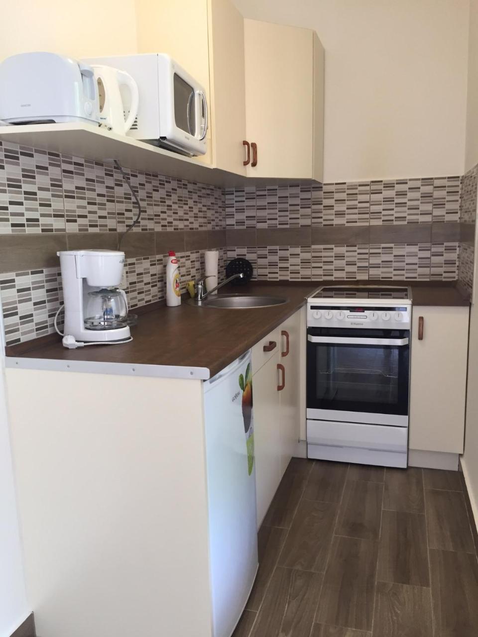 Weninger Studio Apartman Kiskunhalas Eksteriør billede